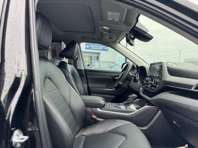 used 2022 Toyota Highlander car, priced at $35,588
