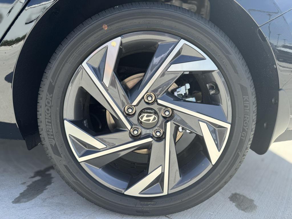 new 2025 Hyundai Elantra car, priced at $27,293