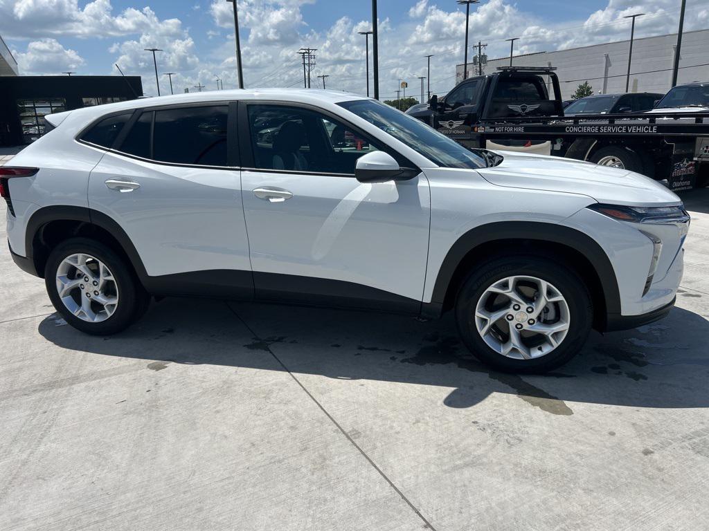 used 2025 Chevrolet Trax car, priced at $23,010