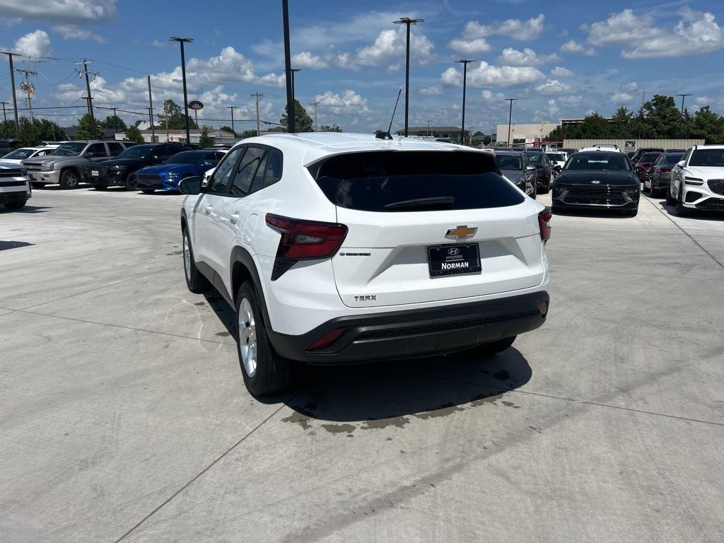 used 2025 Chevrolet Trax car, priced at $23,010