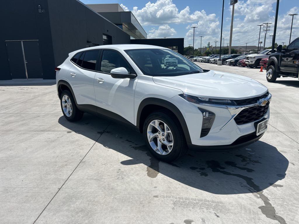 used 2025 Chevrolet Trax car, priced at $23,010