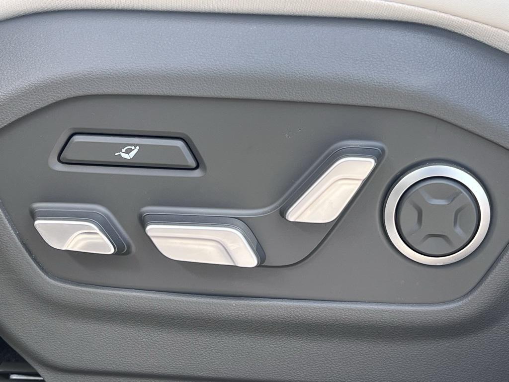 used 2025 Hyundai Santa Fe car, priced at $39,999