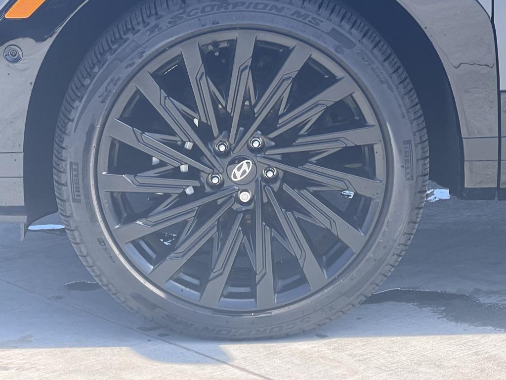 used 2025 Hyundai Santa Fe car, priced at $39,999