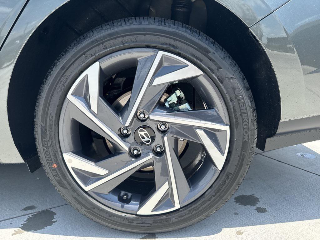 new 2025 Hyundai Elantra car, priced at $26,321