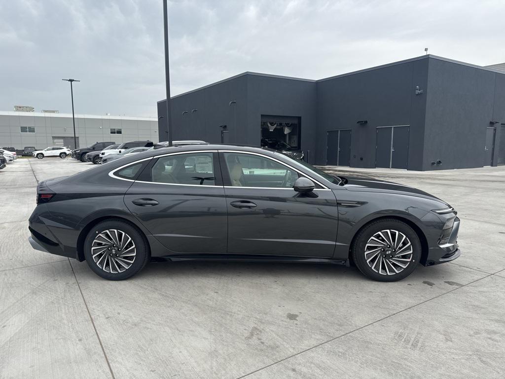 new 2025 Hyundai Sonata Hybrid car, priced at $34,649