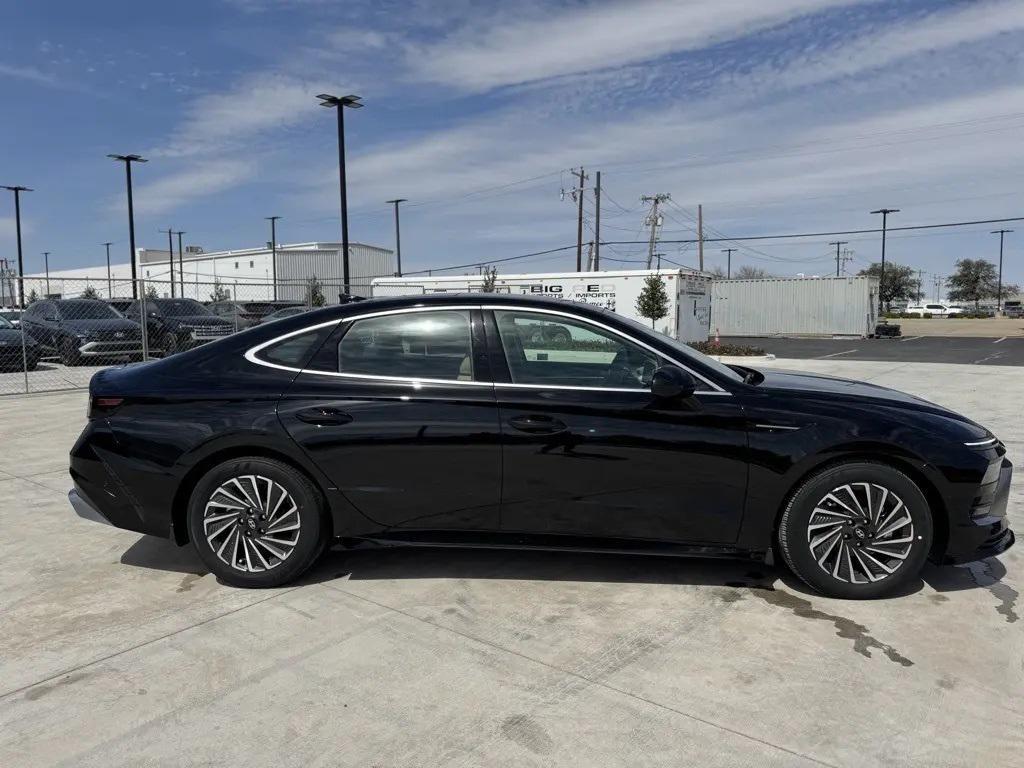 new 2025 Hyundai Sonata Hybrid car, priced at $34,661