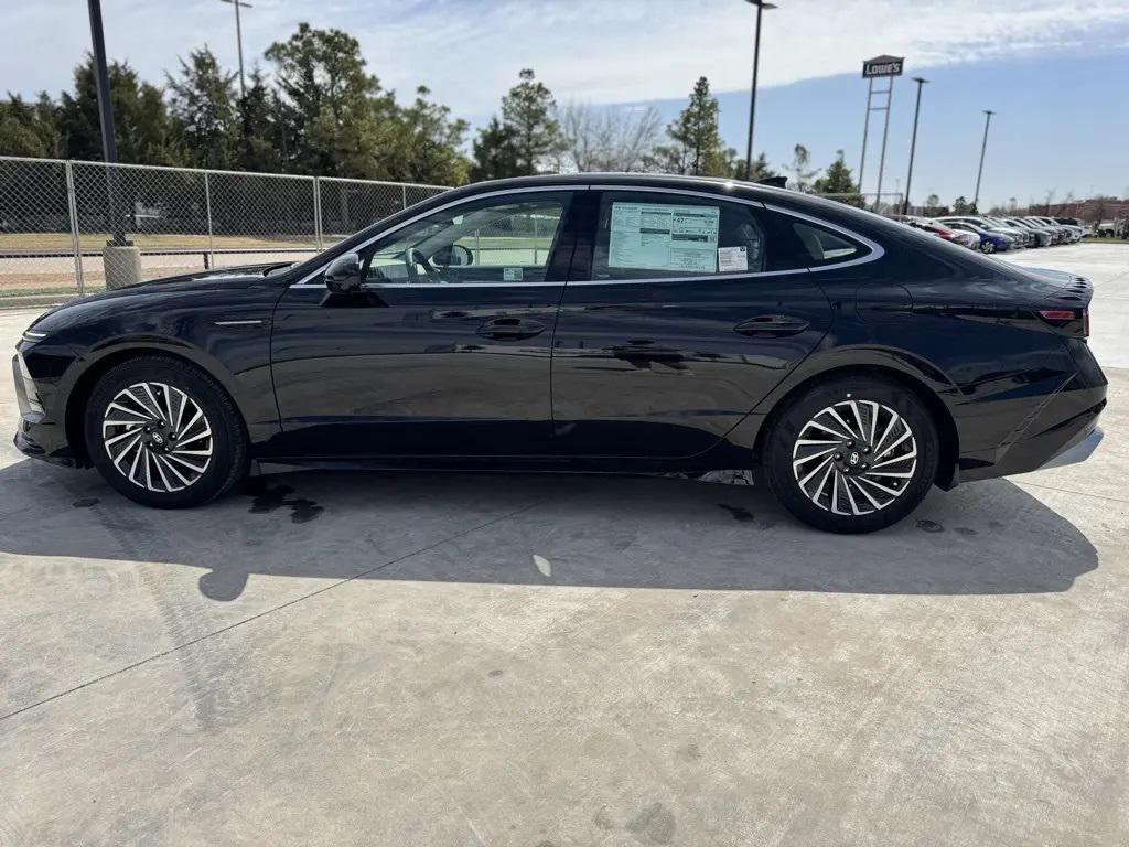 new 2025 Hyundai Sonata Hybrid car, priced at $34,661