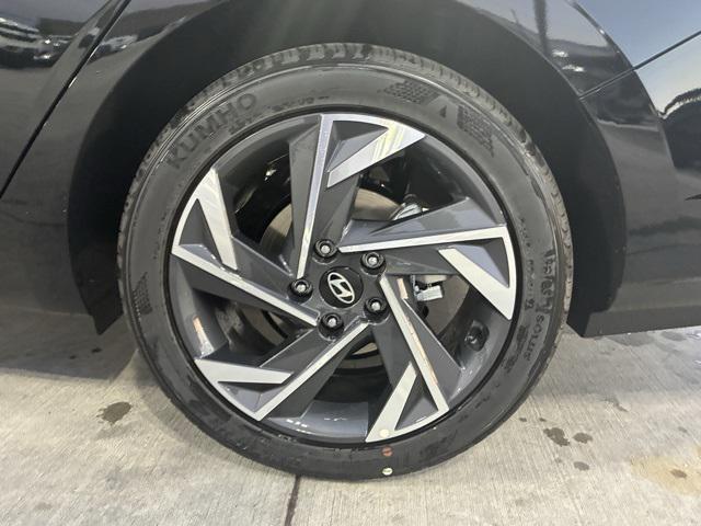 new 2025 Hyundai Elantra car, priced at $21,696