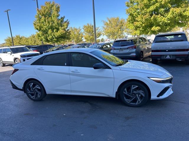 new 2025 Hyundai Elantra HEV car, priced at $28,633