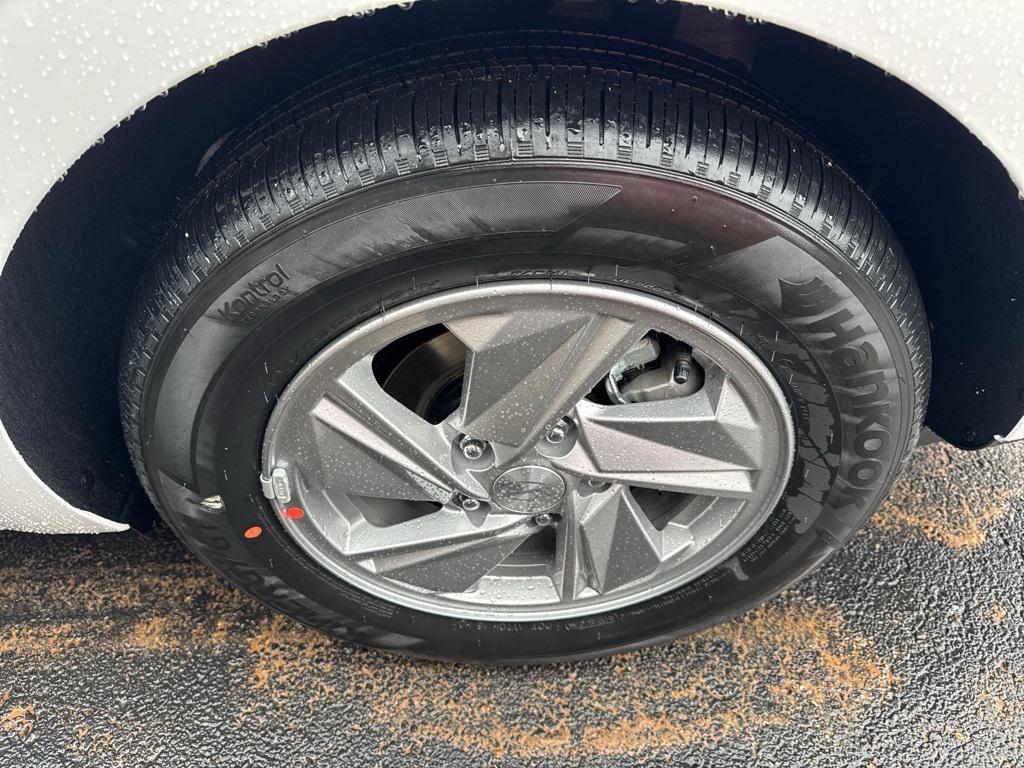 new 2025 Hyundai Elantra car, priced at $21,311