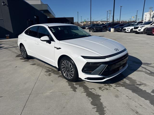 new 2025 Hyundai Sonata Hybrid car, priced at $33,190