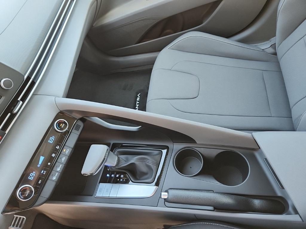 new 2025 Hyundai Elantra car, priced at $19,211