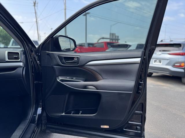 used 2019 Toyota Highlander car, priced at $22,988