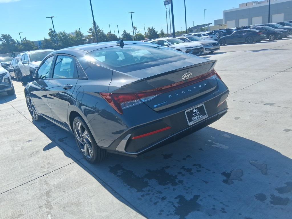 new 2025 Hyundai Elantra car, priced at $21,386