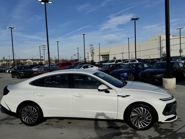 new 2025 Hyundai Sonata Hybrid car, priced at $33,280