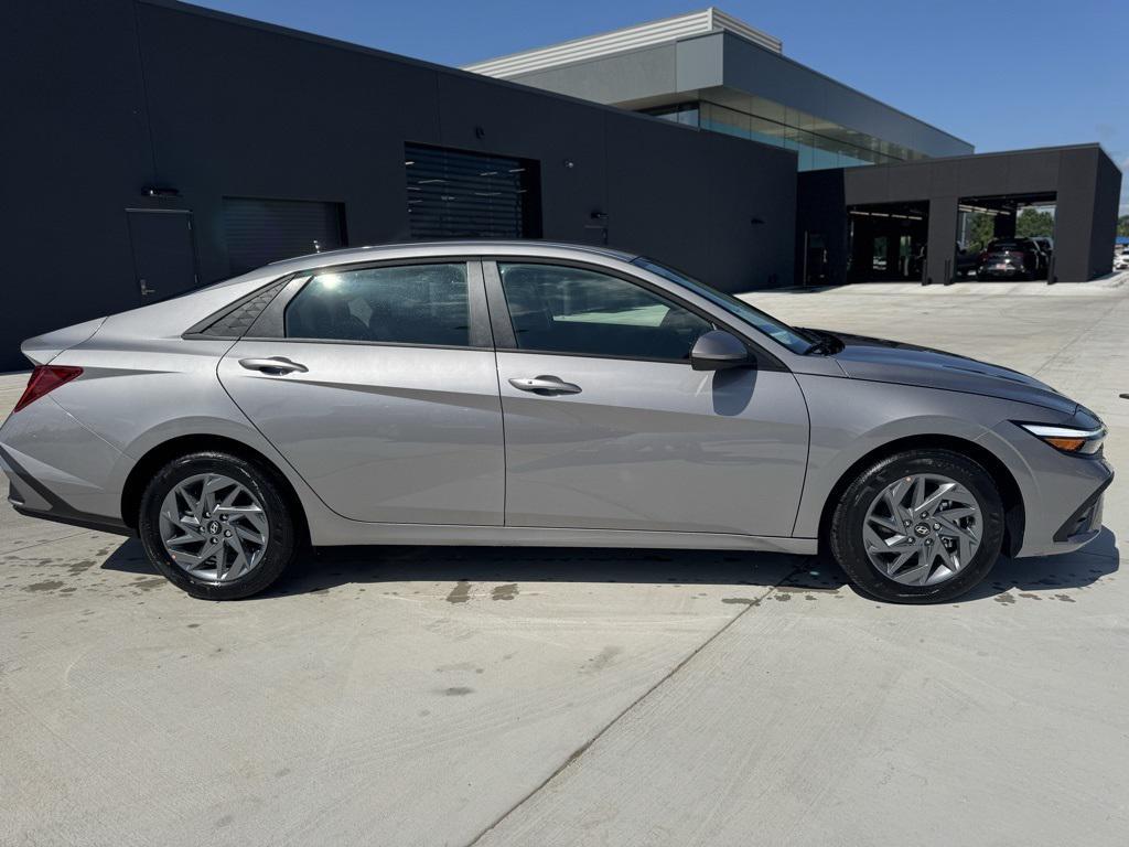 new 2025 Hyundai ELANTRA HEV car, priced at $22,876