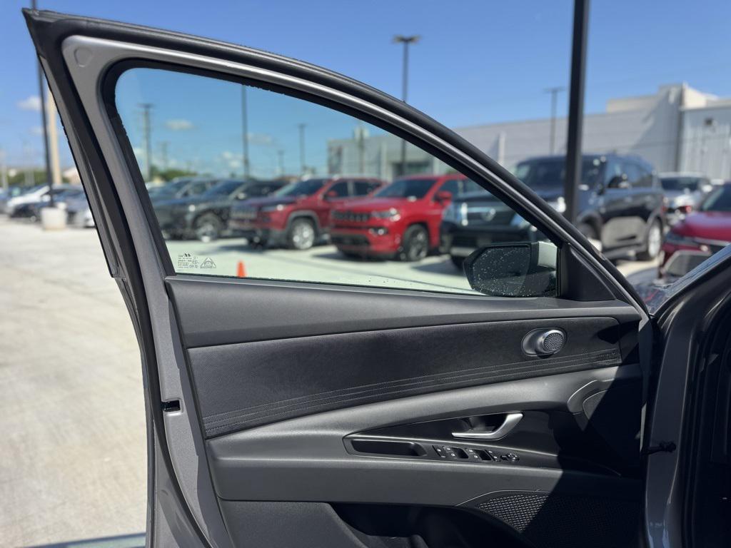 new 2025 Hyundai ELANTRA HEV car, priced at $22,876