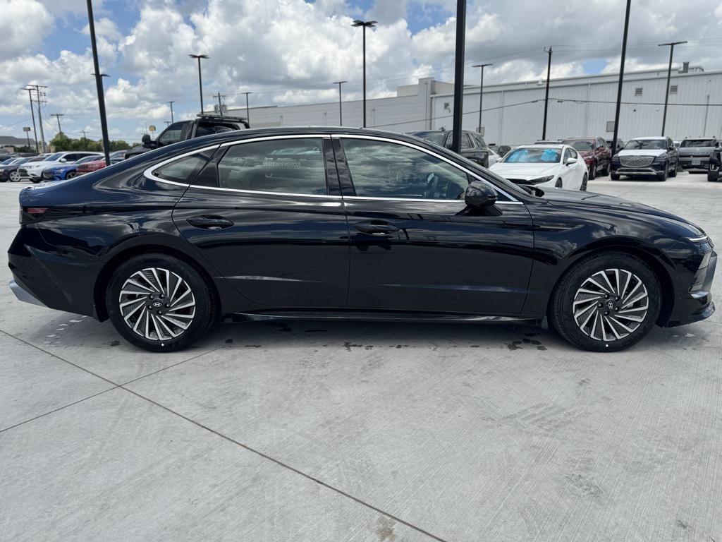 new 2025 Hyundai Sonata Hybrid car, priced at $34,649