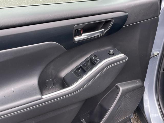 used 2022 Toyota Highlander car, priced at $32,185