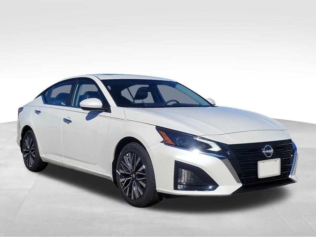 new 2025 Nissan Altima car, priced at $30,603