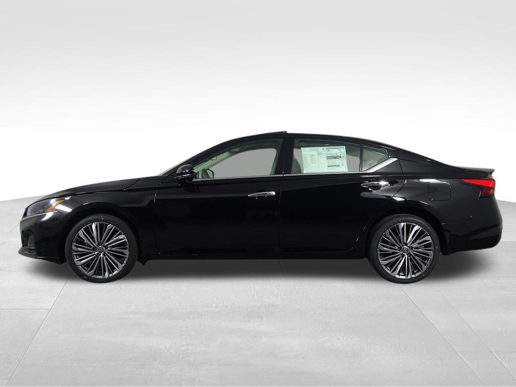 new 2025 Nissan Altima car, priced at $34,929