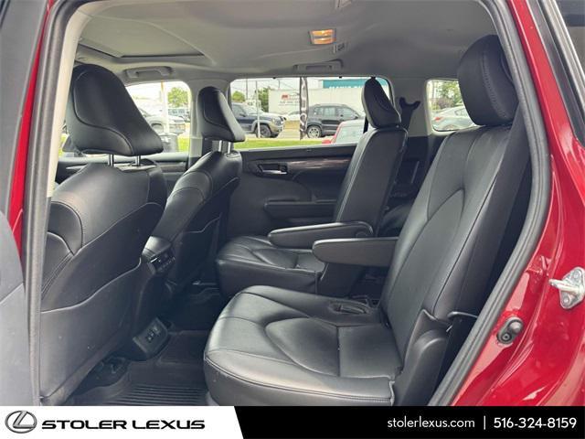 used 2023 Toyota Highlander Hybrid car, priced at $44,999