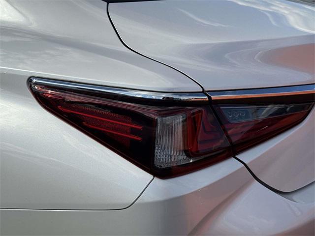 used 2022 Lexus ES 350 car, priced at $35,900
