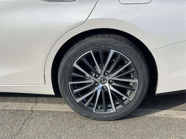 used 2022 Lexus ES 350 car, priced at $35,900
