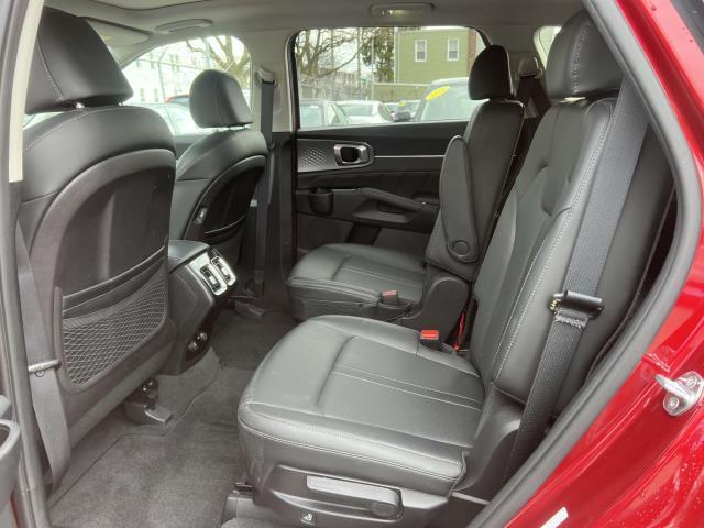 used 2022 Kia Sorento car, priced at $30,974