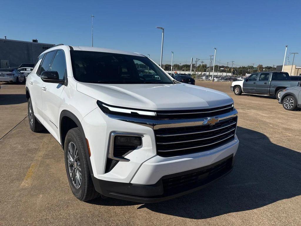 used 2025 Chevrolet Traverse car, priced at $38,489