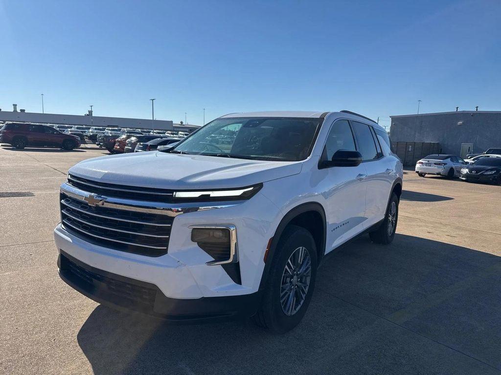 used 2025 Chevrolet Traverse car, priced at $38,489