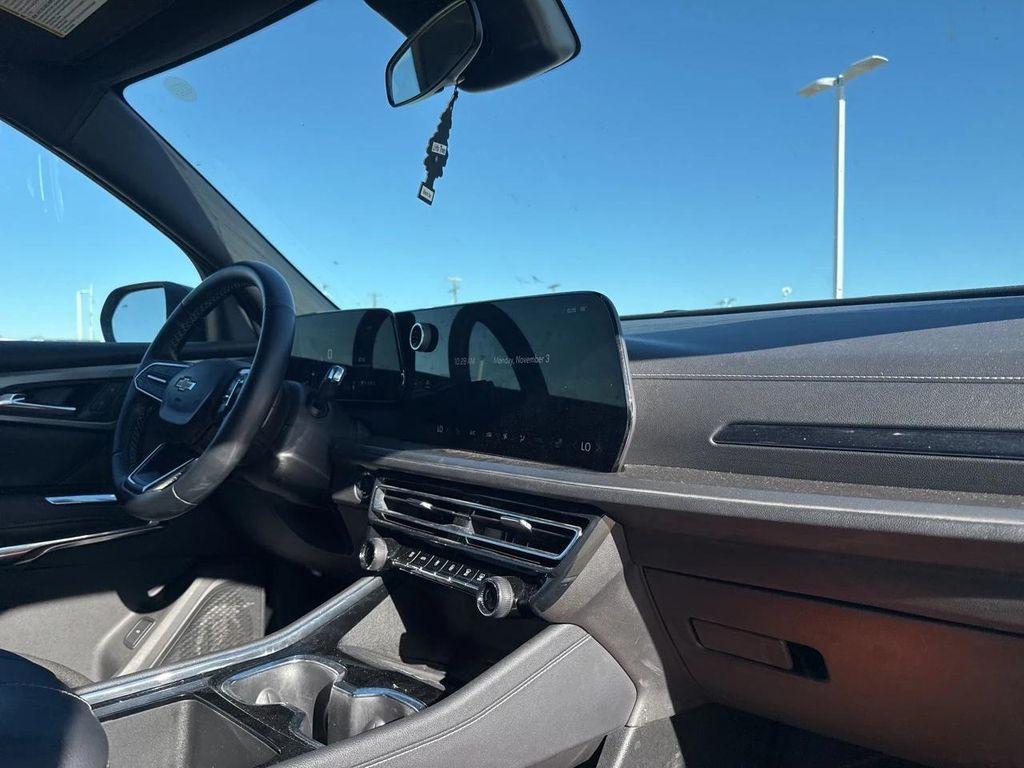 used 2025 Chevrolet Traverse car, priced at $38,489