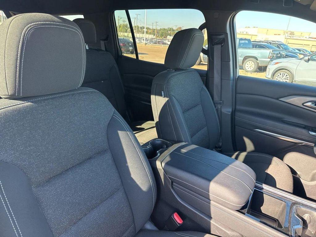 used 2025 Chevrolet Traverse car, priced at $38,489