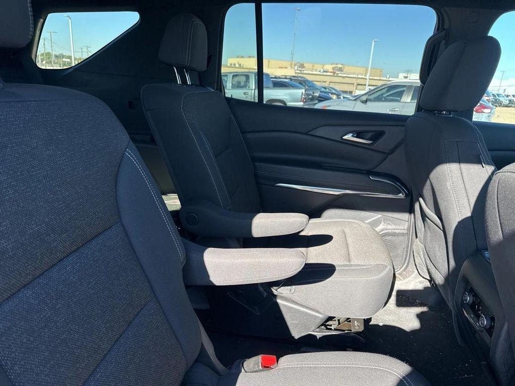 used 2025 Chevrolet Traverse car, priced at $38,489