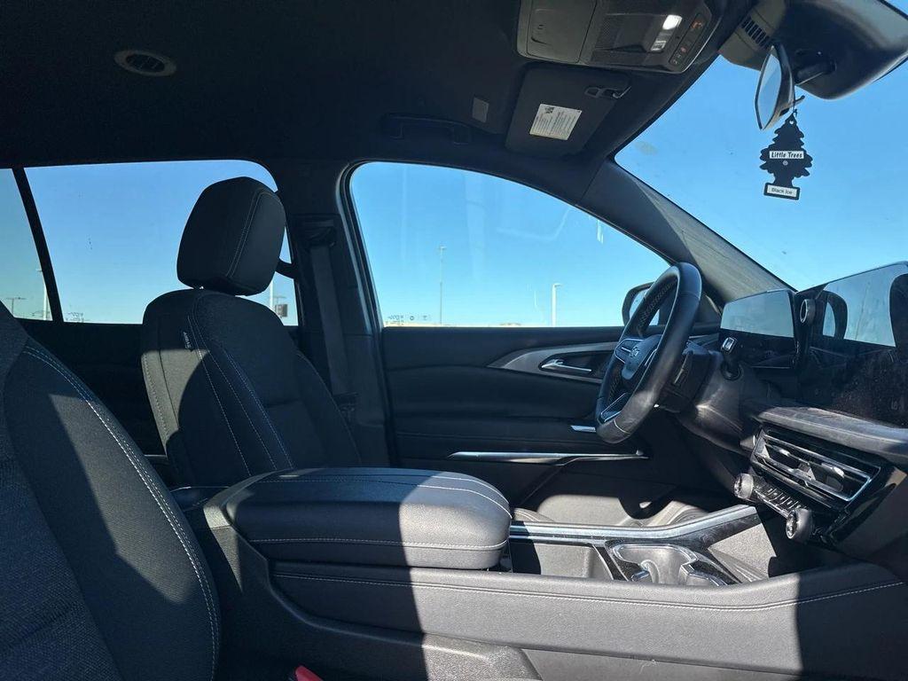 used 2025 Chevrolet Traverse car, priced at $38,489