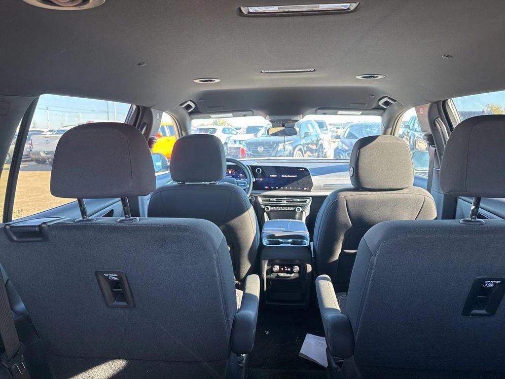 used 2025 Chevrolet Traverse car, priced at $38,489