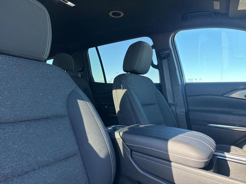 used 2025 Chevrolet Traverse car, priced at $38,489