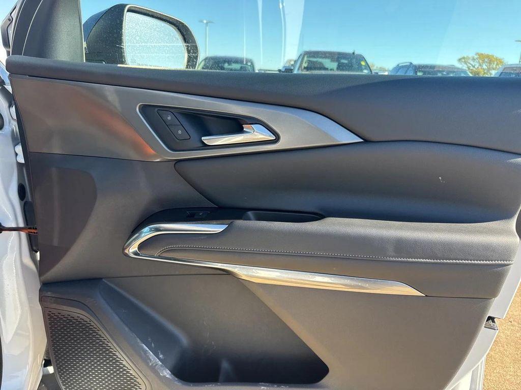 used 2025 Chevrolet Traverse car, priced at $38,489