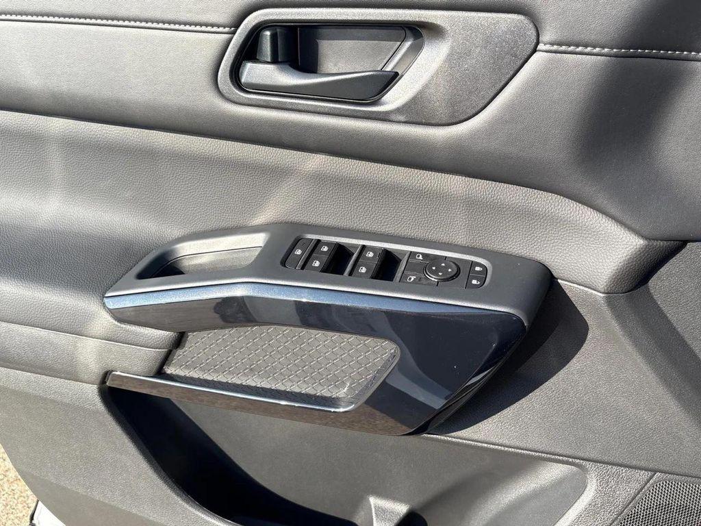 new 2025 Nissan Pathfinder car, priced at $36,795
