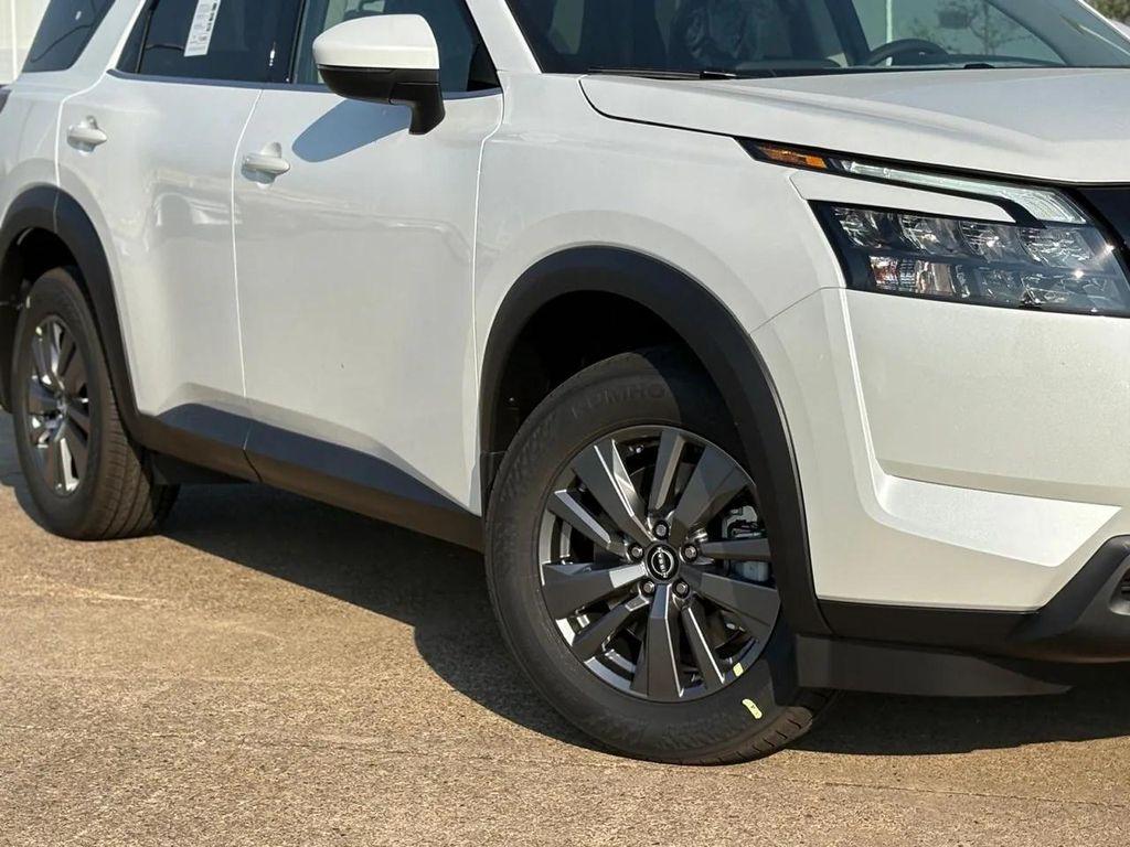 new 2025 Nissan Pathfinder car, priced at $36,795