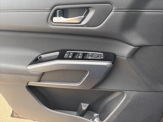 new 2025 Nissan Pathfinder car, priced at $43,785