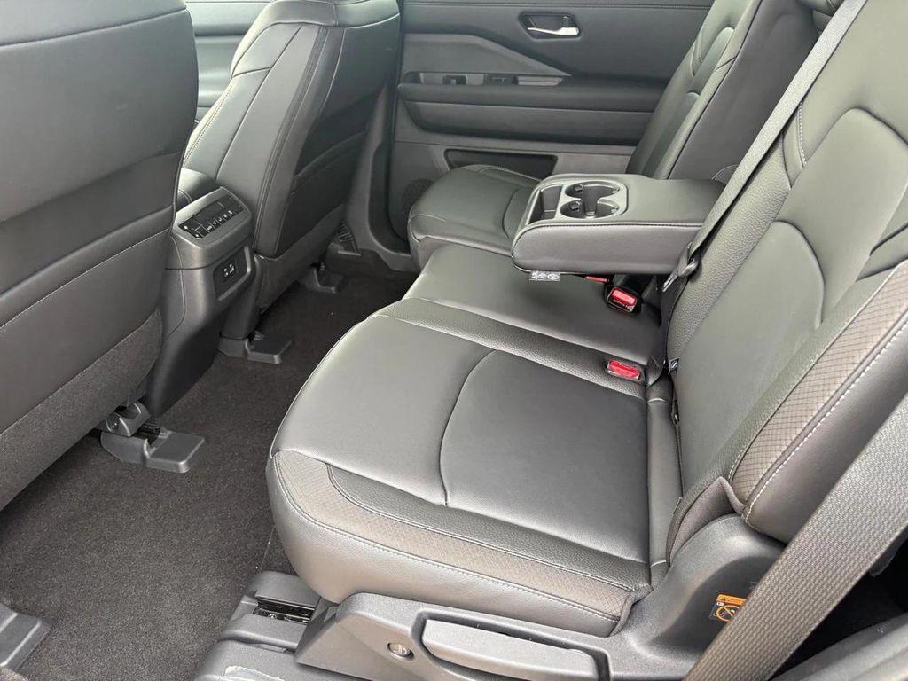 new 2025 Nissan Pathfinder car, priced at $33,326