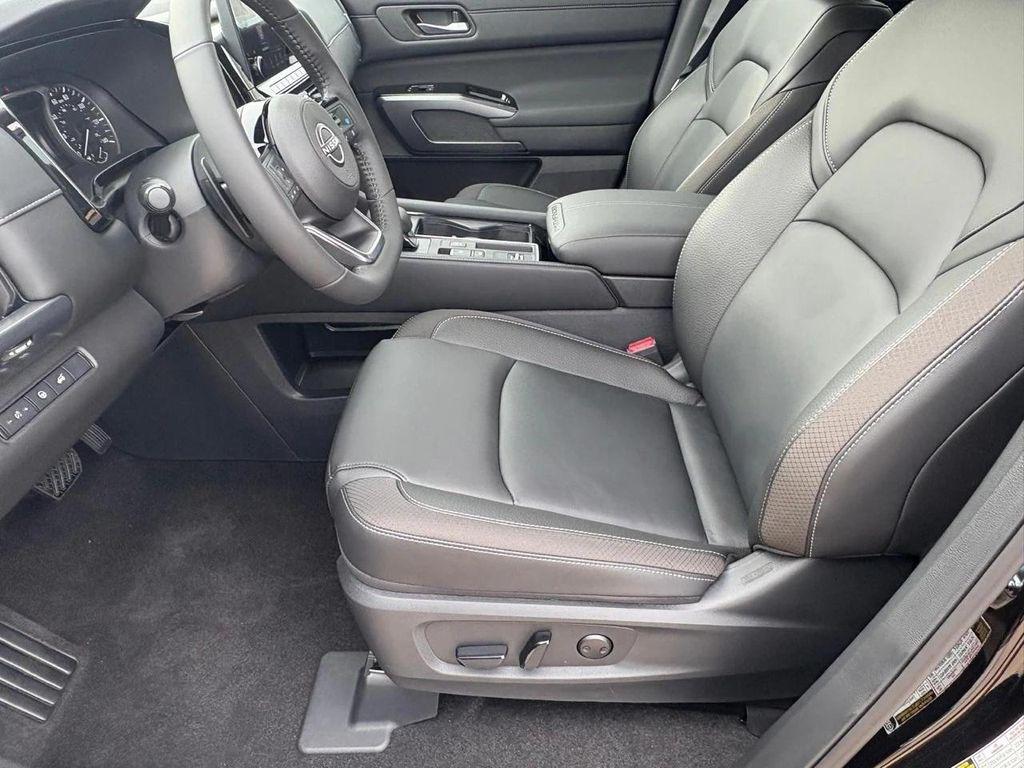 new 2025 Nissan Pathfinder car, priced at $33,326
