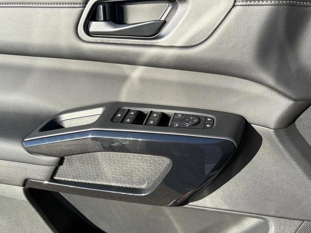 new 2025 Nissan Pathfinder car, priced at $33,932