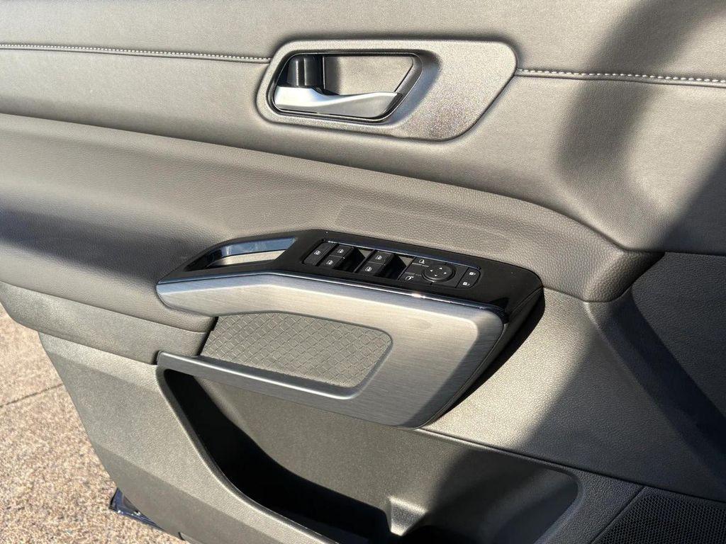 new 2025 Nissan Pathfinder car, priced at $33,399