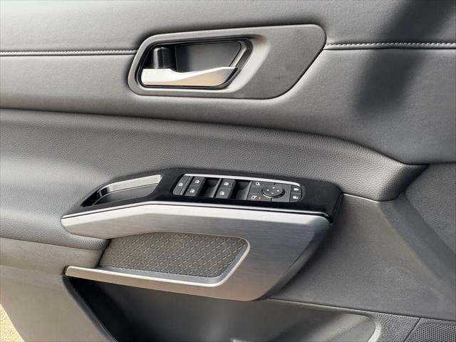 new 2025 Nissan Pathfinder car, priced at $43,785