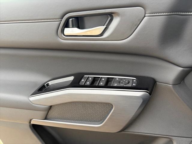 new 2025 Nissan Pathfinder car, priced at $44,960