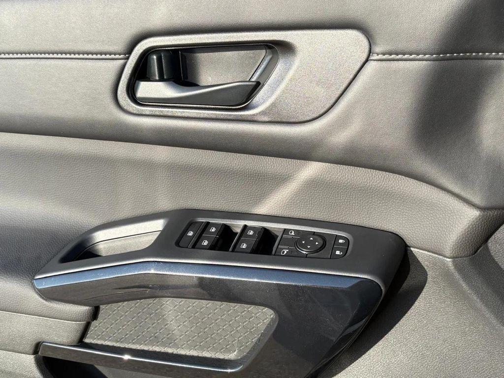 new 2025 Nissan Pathfinder car, priced at $40,364