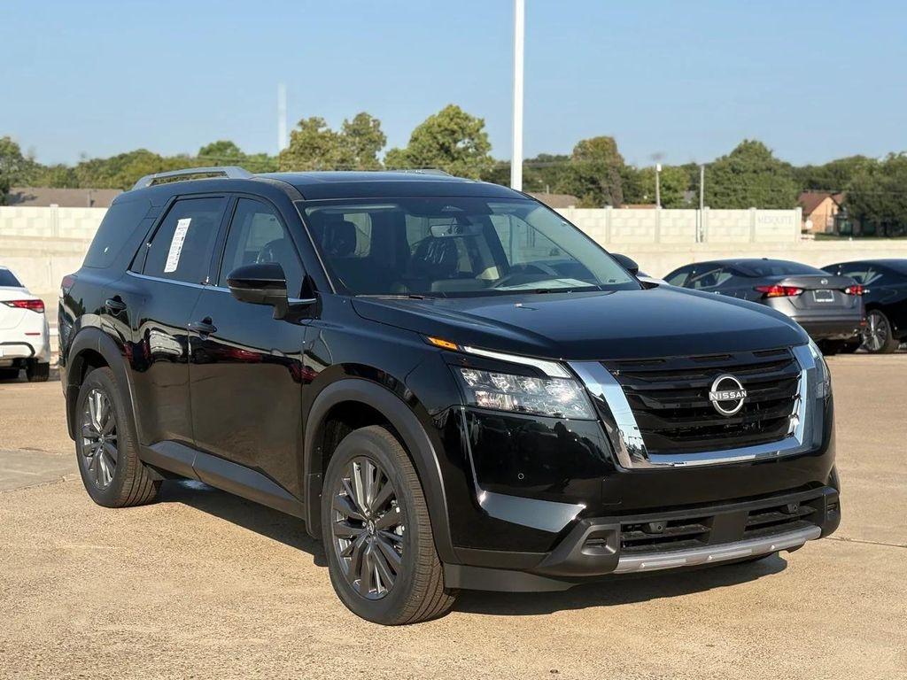 new 2025 Nissan Pathfinder car, priced at $39,686