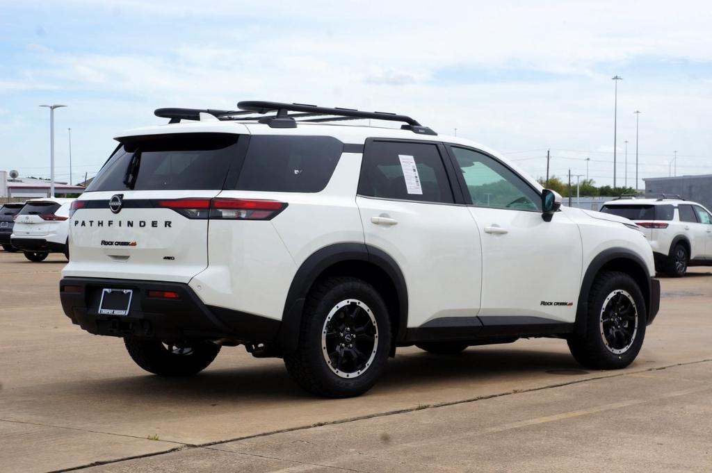 new 2024 Nissan Pathfinder car, priced at $40,978